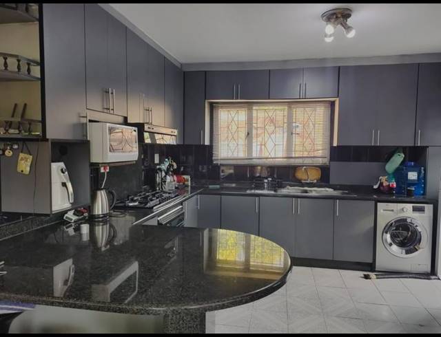 4 BEDROOM HOUSE FOR SALE IN SHALLCROSS